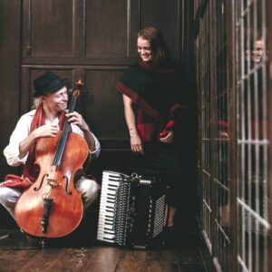 Hannah James & Toby Kuhn (ENG & FRA)